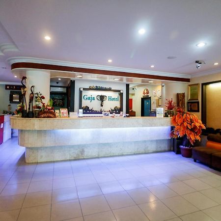 Reddoorz Plus @ Jalan Dr Sutomo Pekanbaru Exterior photo